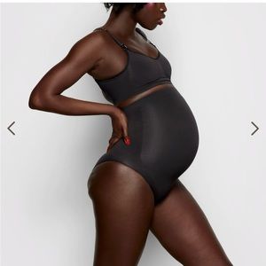 SKIMS Maternity Sculpting High Waisted Brief | Black | S/M | NWT